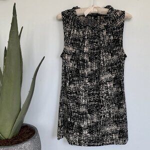 Banana Republic Sleeveless ruffle neck blouse